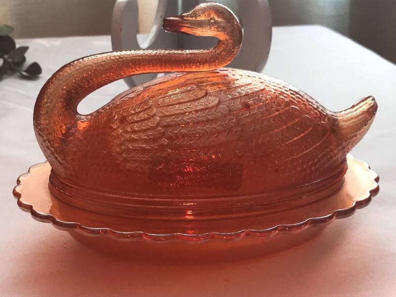 lot 284 image: Sowerby covered swan 1928 to 1930 Marigold butter dish