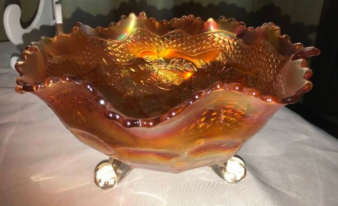 lot 325 image: Fenton, to flowers, Marigold, 3 footed Bowl