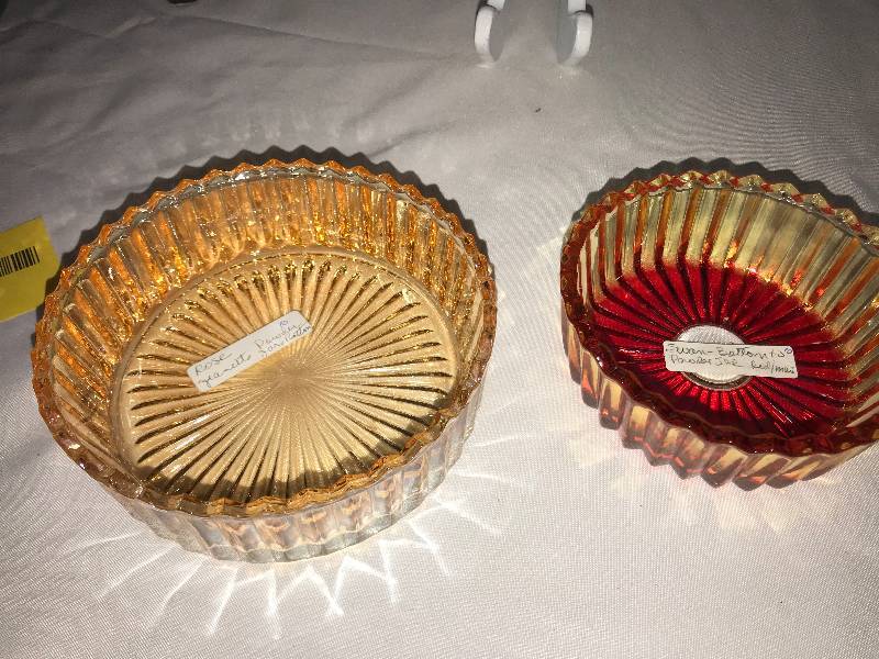 lot 349 image: Powder jar bottoms (2) marigold and red