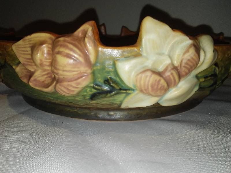 lot 348 image: 1940s Roseville Pottery Golden Magnolia 10 Console Bowl