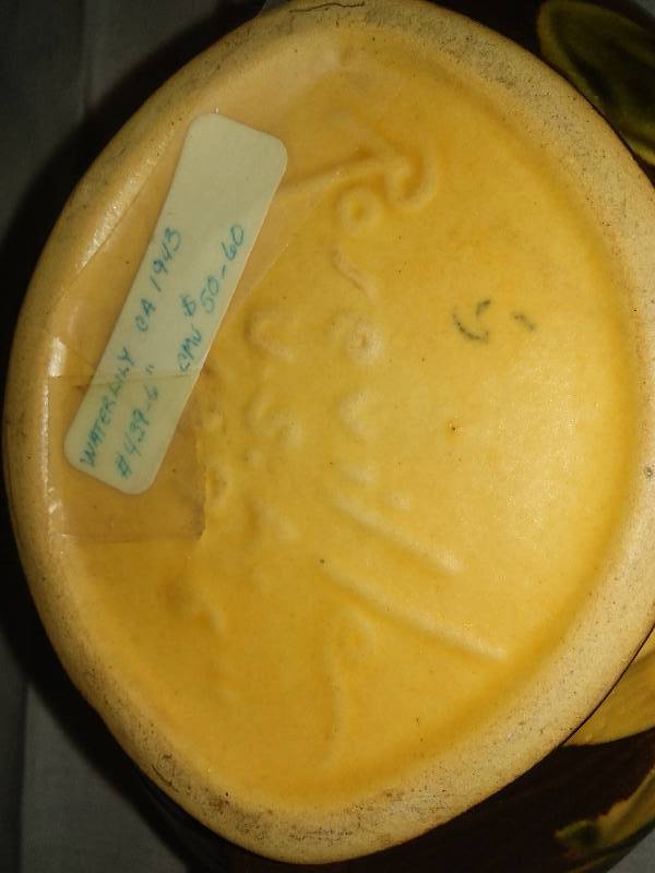 lot 404 image: Roseville Waterlily 1943