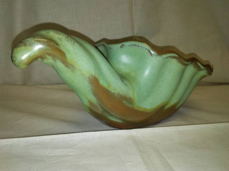 lot 416 image: Frankoma Cornucopia