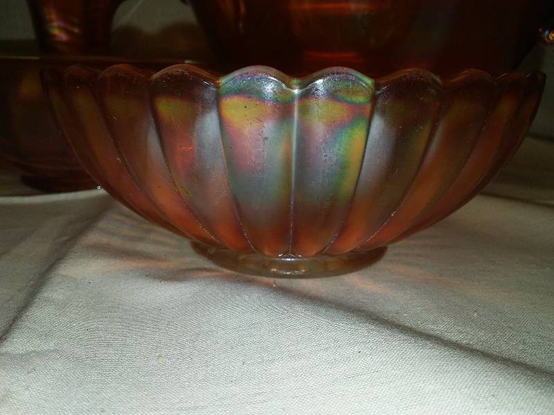 lot 418 image: Imperial Ripple Marigold Vase 5  in. (4)