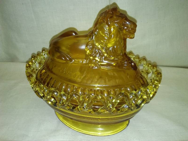 lot 415 image: Indian Glass, Lion, Gold, Covered Candy Dish