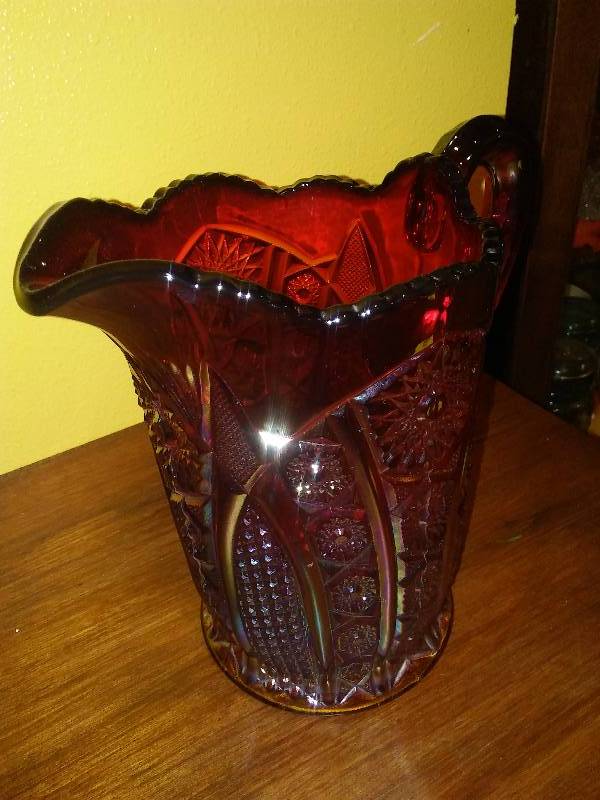 lot 382 image: Imperial Daisy Pitcher Red Marigold