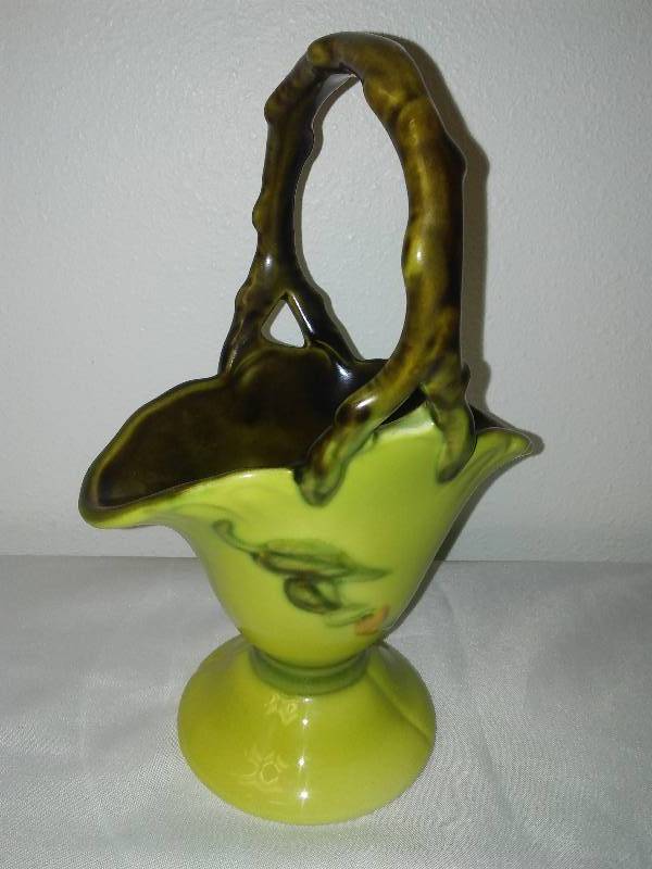 lot 380 image: Hull Woodland Vase