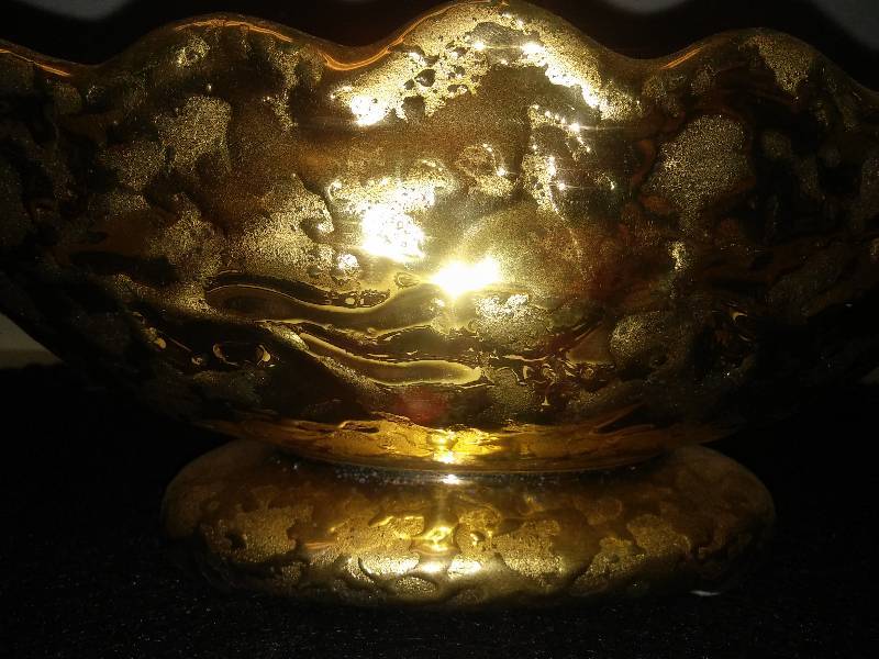 lot 370 image: Weeping Gold Pottery Floral Boat 22k gold