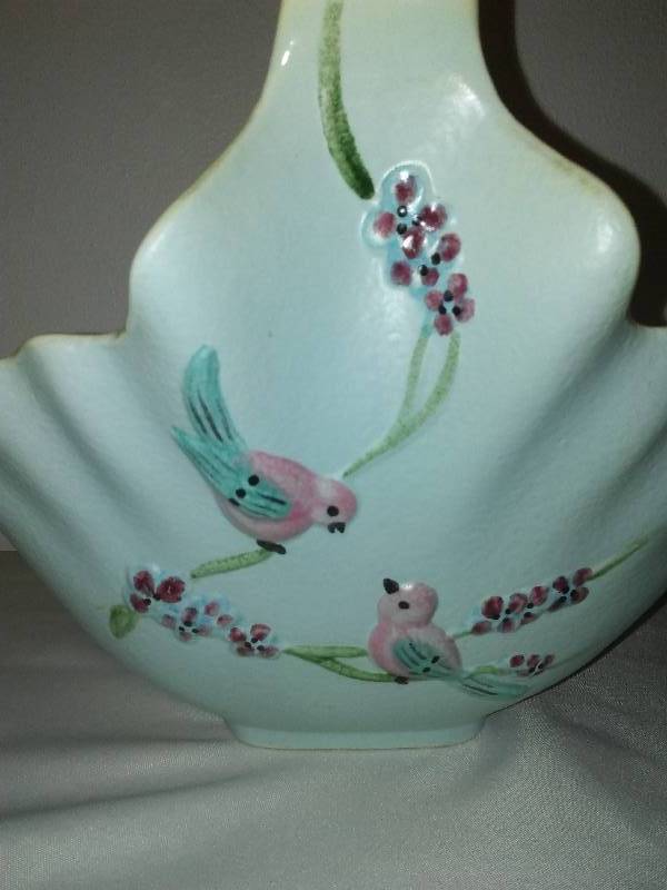 lot 378 image: Hull Bird Basket