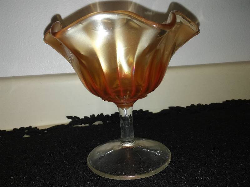 lot 361 image: Peach OpalescentImperialPedestalFluted Dish