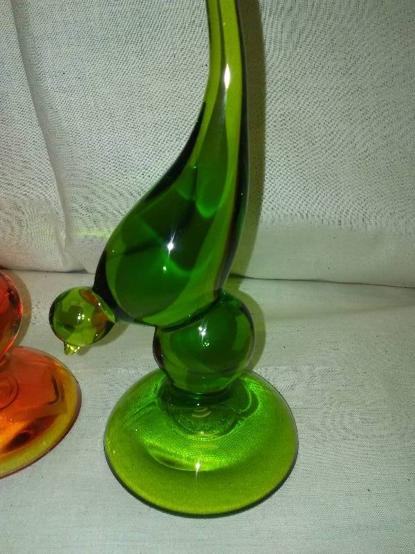 lot 367 image: Vintage VIKING EPIC LONG TAILED BIRD in GREEN and Orange with Curved tail