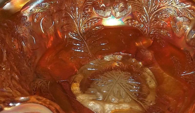 lot 356 image: Fenton Art Glass Marigold Panther Dish