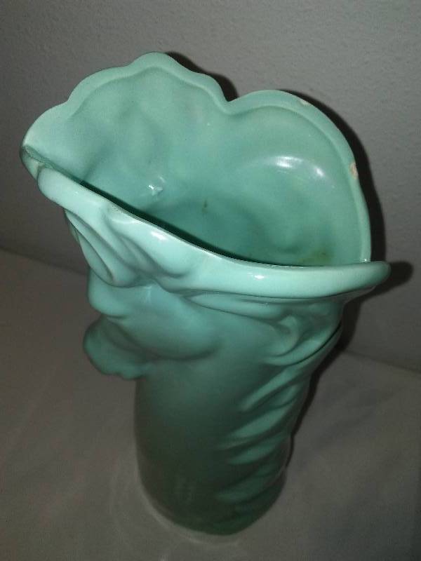 lot 353 image: Vintage MADDUX OF CALIFORNIA POTTERYSTALLION
