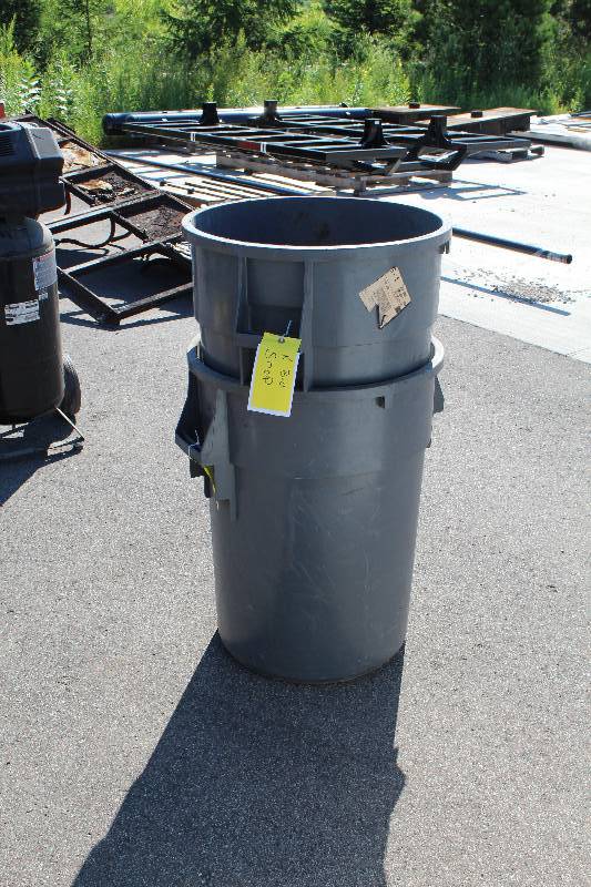 lot 146 image: Lot of (2) Plastic Garbage Cans