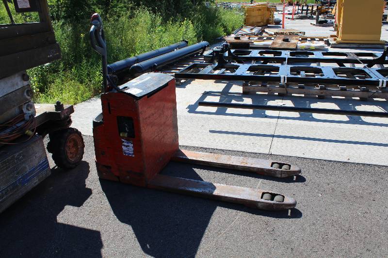lot 123 image: GNB Pro Pallet Jack