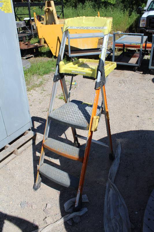 lot 187 image: 5ft. Step Ladder