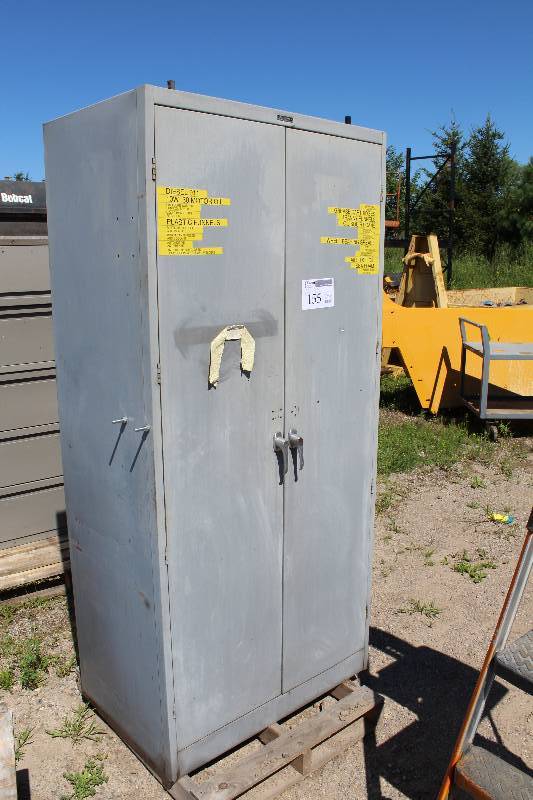 lot 155 image: Tennsco 2-Door 5-Shelf Metal Utility Cabinet