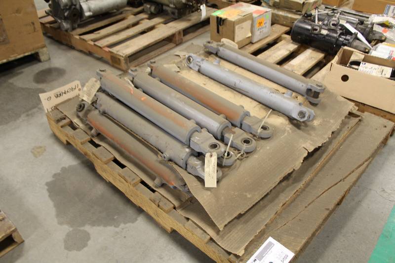 lot 222 image: Lot of (16) Hydraulic Pumps