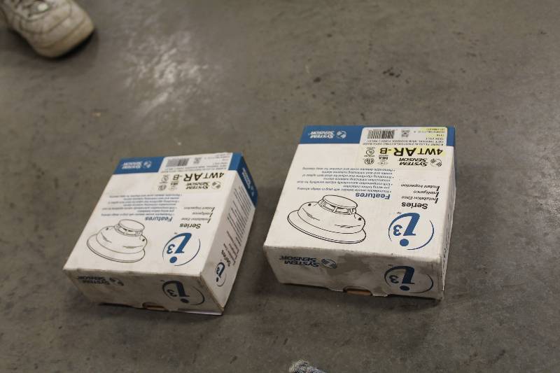 lot 250 image: Lot of (2) System Sensor Smoke Detectors