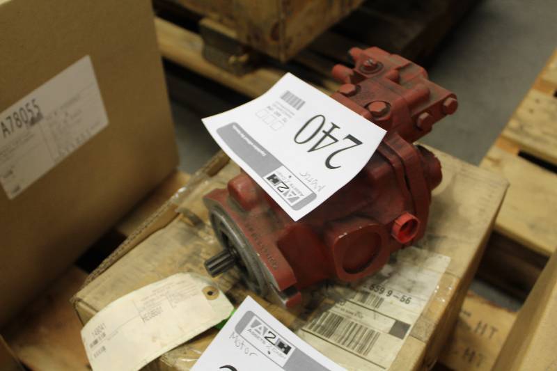 lot 240 image: Pump Hydraulic Piston Motor