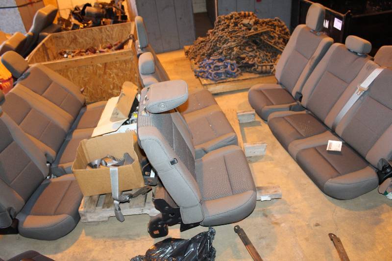 lot 270 image: 3-Rows of Van Seating