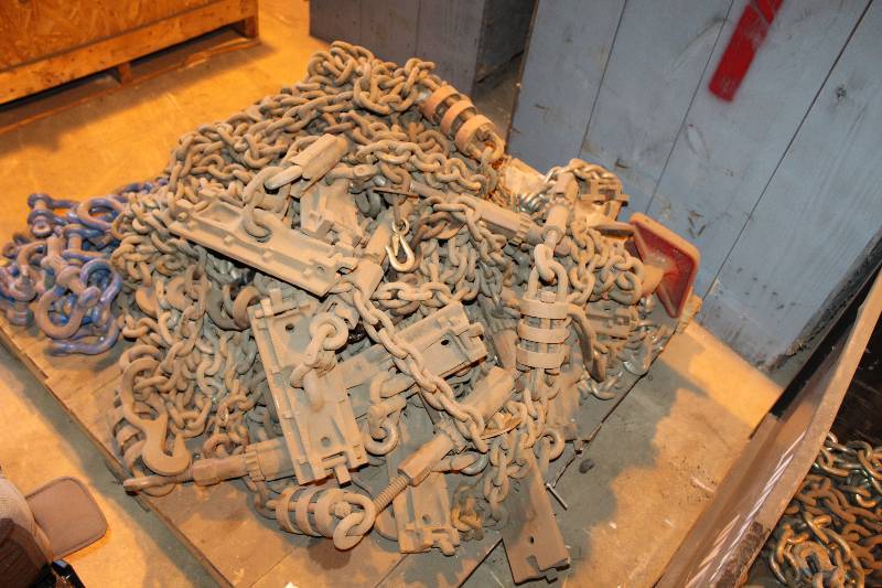 lot 272 image: Chains, Hooks, Pulley Assemblies