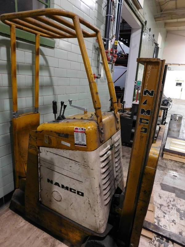 lot 4 image: 2000lb Namco TL2020L Stand Up Forklift