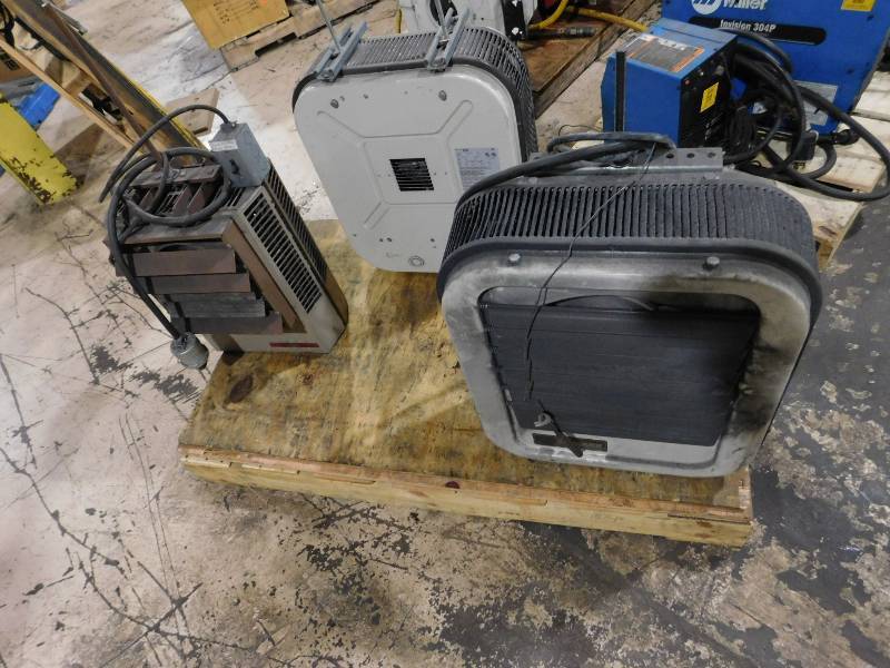 lot 21 image: Industrial Electric Overhead Heaters