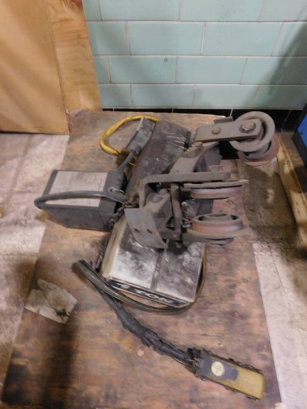 lot 25 image: 1 Ton Hoist Head