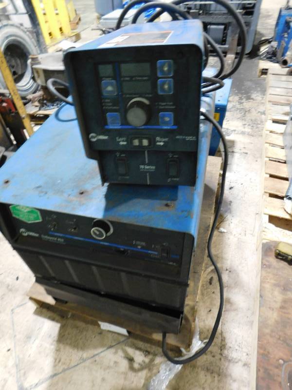 lot 26 image: Miller Deltaweld 452 CV-DC Welder