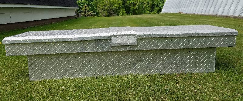 lot 1 image: 70 inch Aluminum Cross Bed Truck - Pickup Tool Box