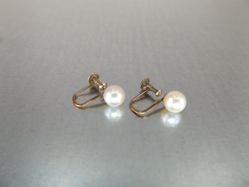 10K Yellow Gold Pearl Screw Back Earrings