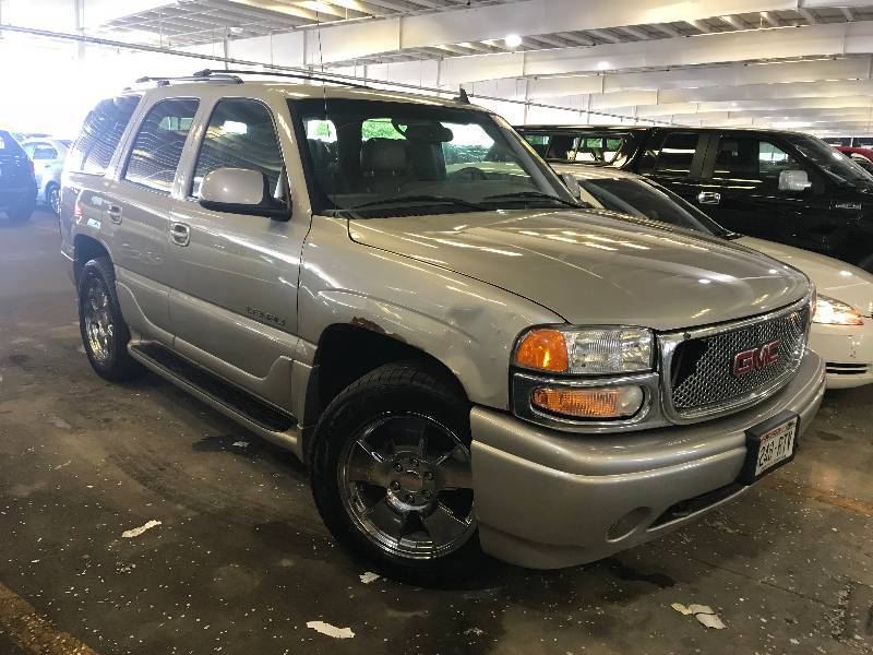 lot 3 image: 2006 GMC Yukon Denali AWD