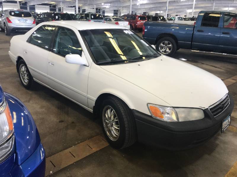 lot 10 image: 2001 Toyota Camry LE