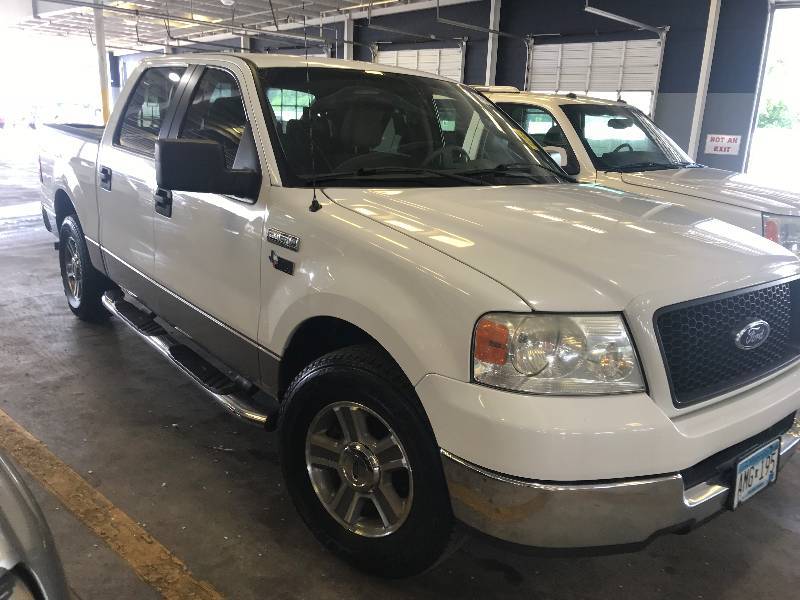 lot 27 image: 2005 Ford F-150 XLT