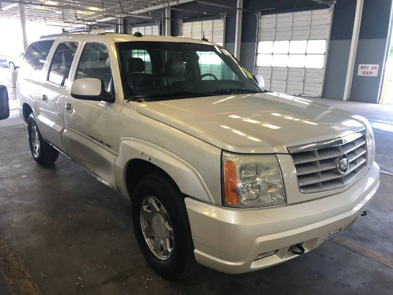 lot 30 image: 2004 Cadillac Escalade ESV AWD