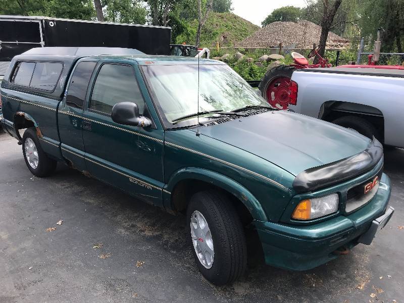 lot 38 image: 1997 GMC Sonoma 4x4