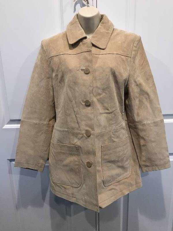 lot 580 image: Mouton Noir Tan Suede Coat Sz M