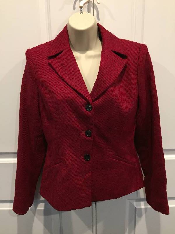 lot 599 image: NWT RedBlack Jacket Sz 4