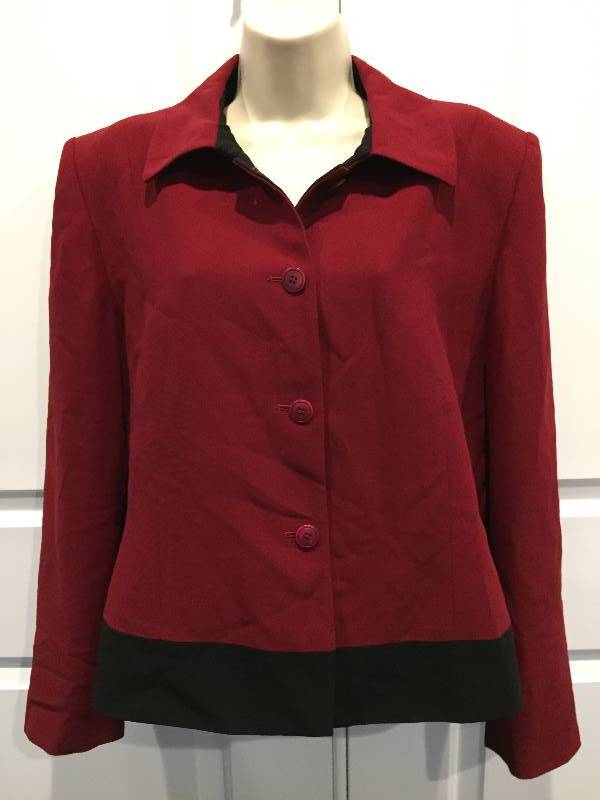lot 600 image: NWT RedBlack Jacket Sz 14