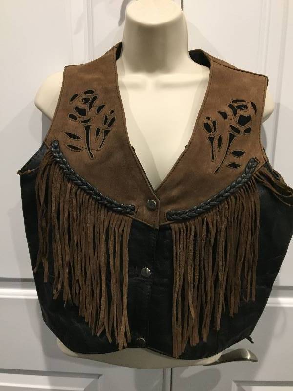 lot 566 image: Unik Leather & Suede Fringed Vest Sz L
