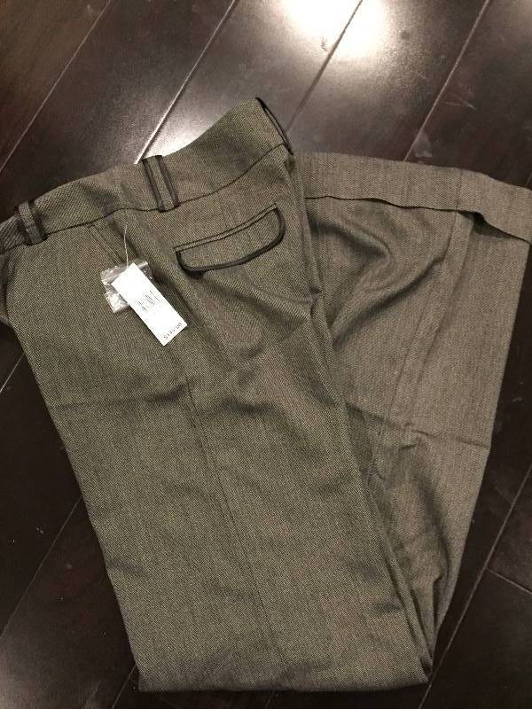 lot 592 image: NWT Essentials by ABS Pants Sz 4