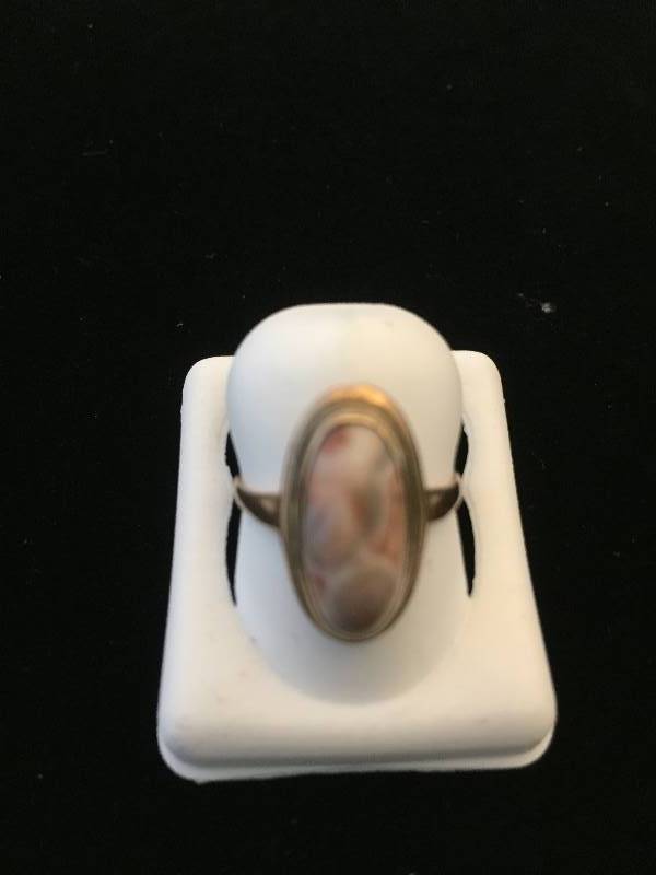 lot 429 image: 10K Ring - Stone
