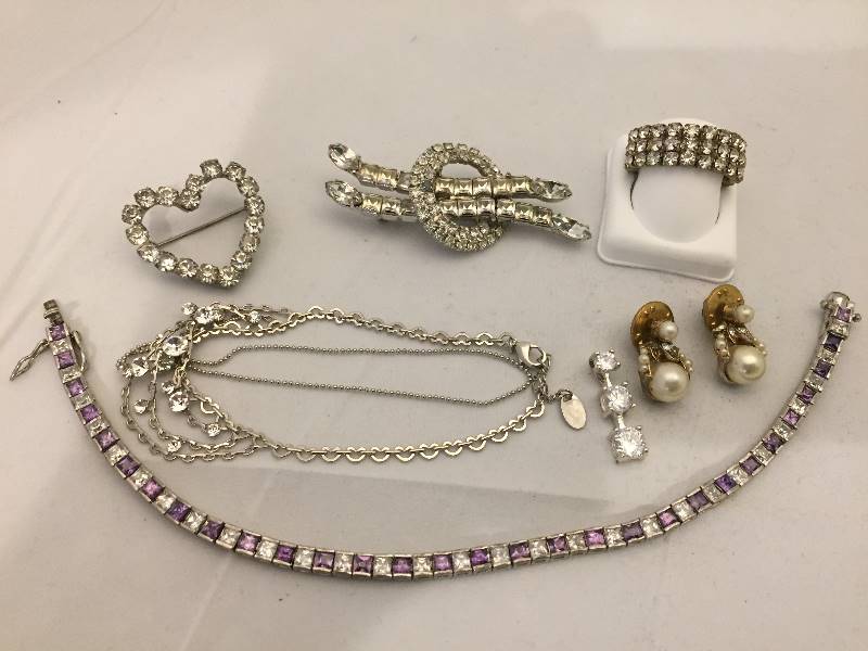 lot 453 image: Vintage Rhinestone Jewelry