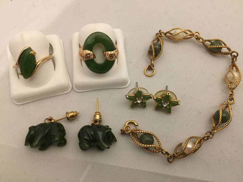 lot 468 image: Jade & Jade like Jewelry
