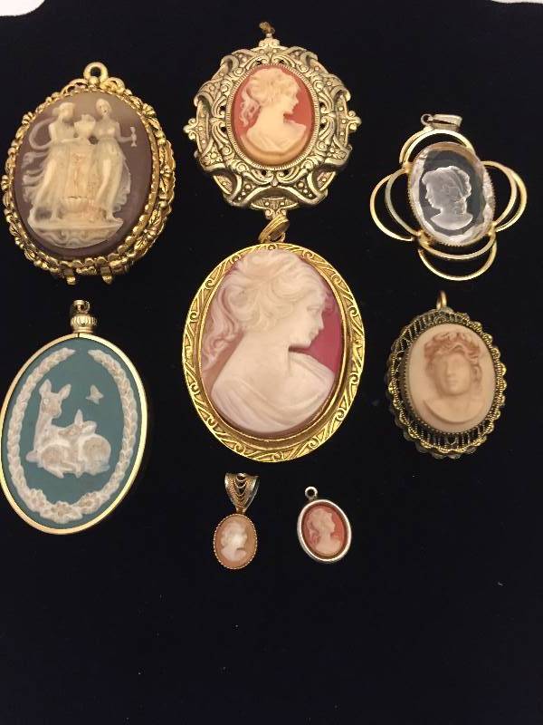 lot 473 image: Cameo Pendants