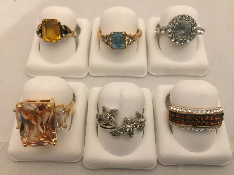 lot 503 image: Costume Rings