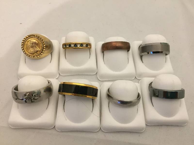 lot 507 image: Mens Rings