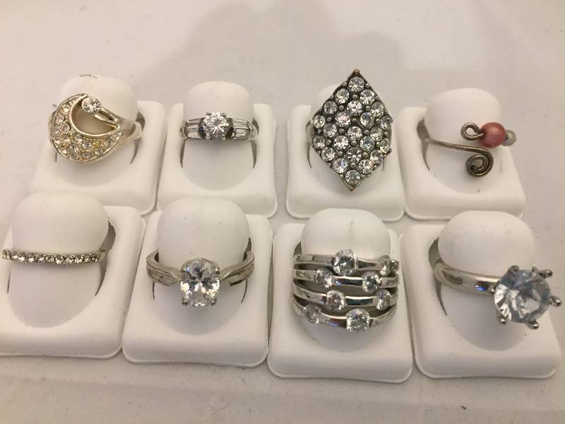 lot 552 image: Costume Rings