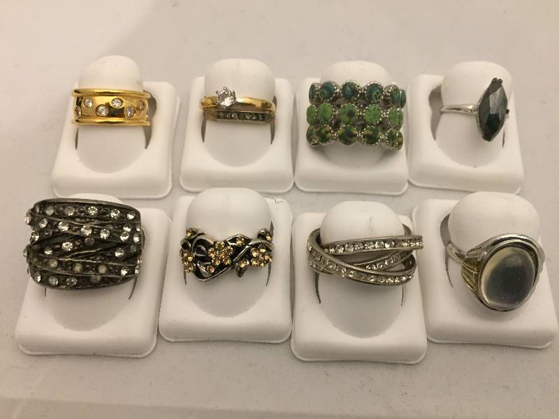 lot 571 image: Costume Rings