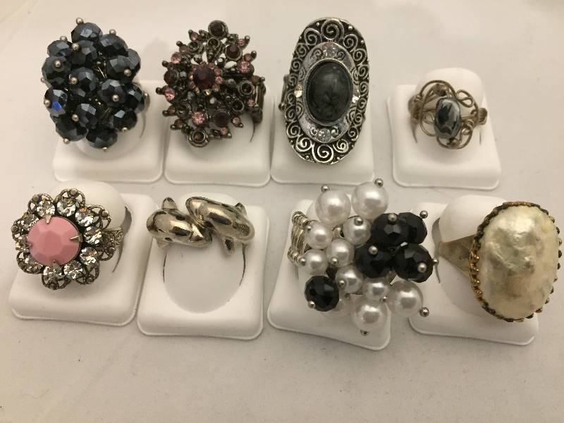 lot 479 image: Rings - Costume